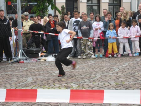 1.5 Valeria zeigt eine Hard Style Form