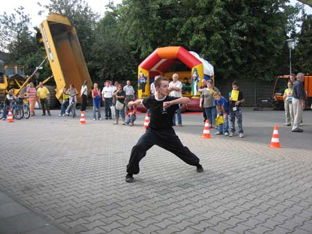 1.5 Alex führt WuShu Chanquan vor