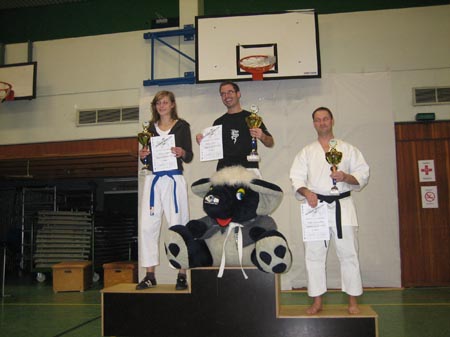 4.6 Manuel mit Schlampi auf Platz 1. Schlampi ist das Blaue
