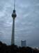0.0.5.5 Der bekannte Fernsehturm und im Hintergrund das Park Inn Hotel. DAS HOTEL, WO WIR MORGEN AUSSEN RUNTER LAUFEN AAAAHHHHHhhh...