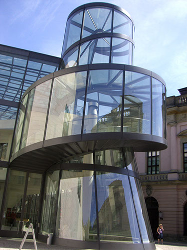 0.0.42 Von hier aus gehts in die Humboldt Universität, nein nein, das hier ist sie nicht