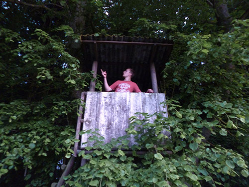 0.2.6 Der Alex im Hochsitz.